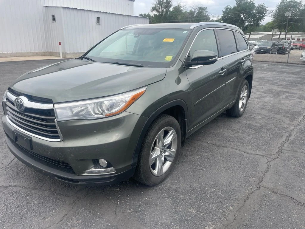 Used 2016 Jade Metallic Toyota Limited image 22