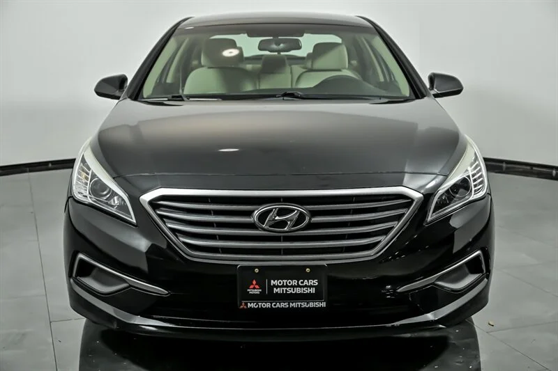 Used 2017 Phantom Black Hyundai  image 4
