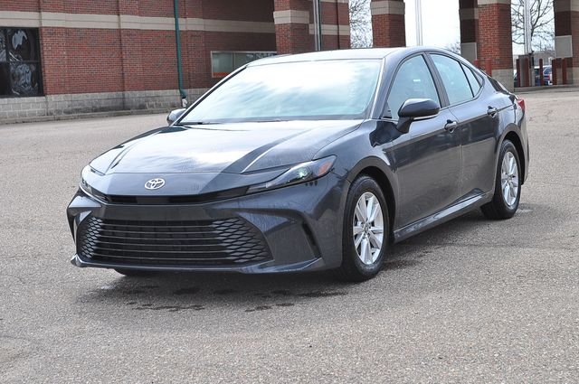Used 2025  Toyota LE image 7