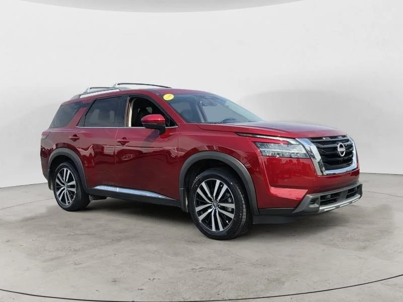 2024 Nissan Pathfinder Platinum 2WD's photo
