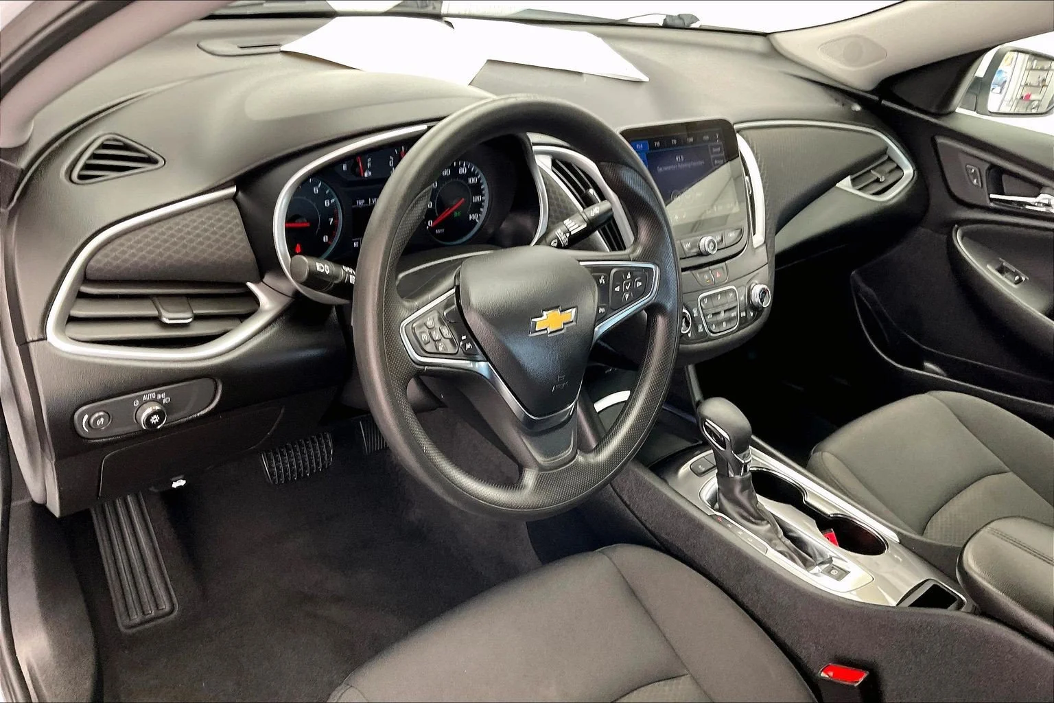 Used 2025 Summit White Chevrolet LT image 14