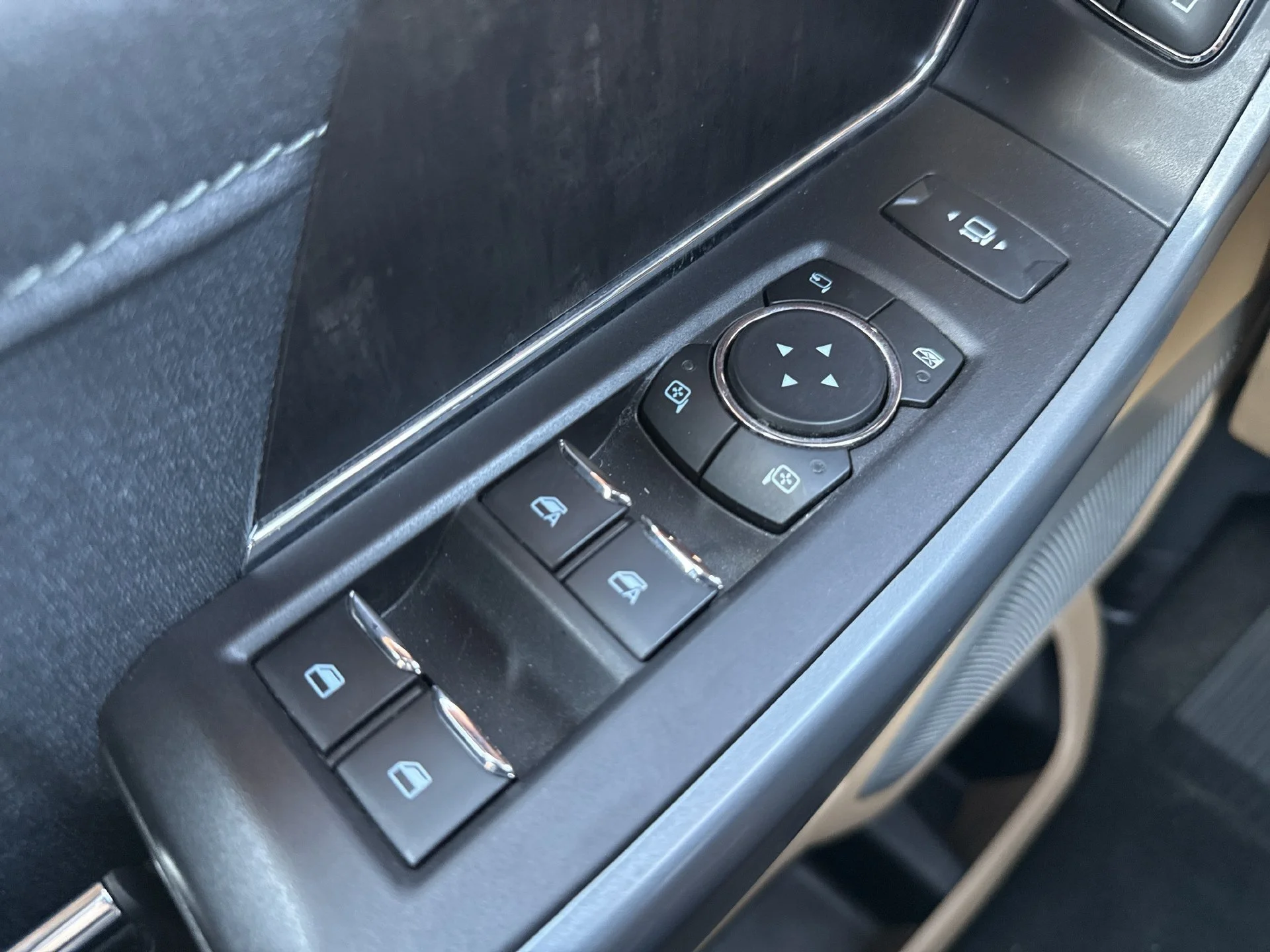Used 2023 White Metallic Ford Lariat image 10