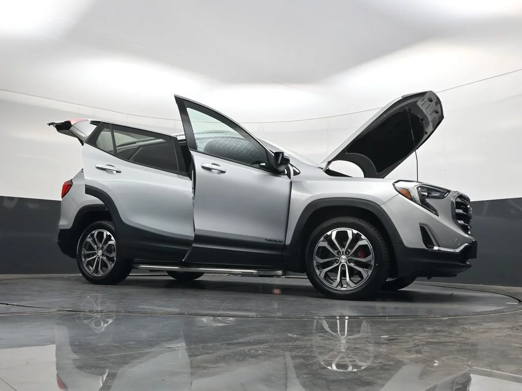 Used 2021 Silver GMC SLT image 54
