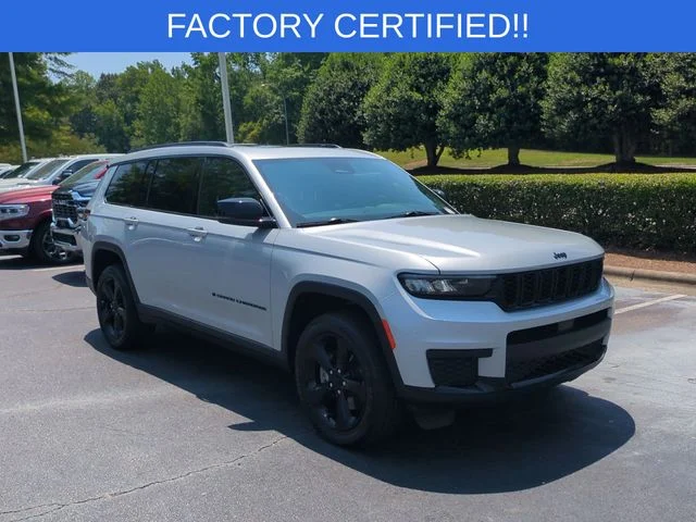 Used 2023 Silver Jeep Altitude image 7
