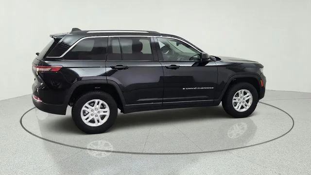 Used 2023 Black Jeep Laredo image 51