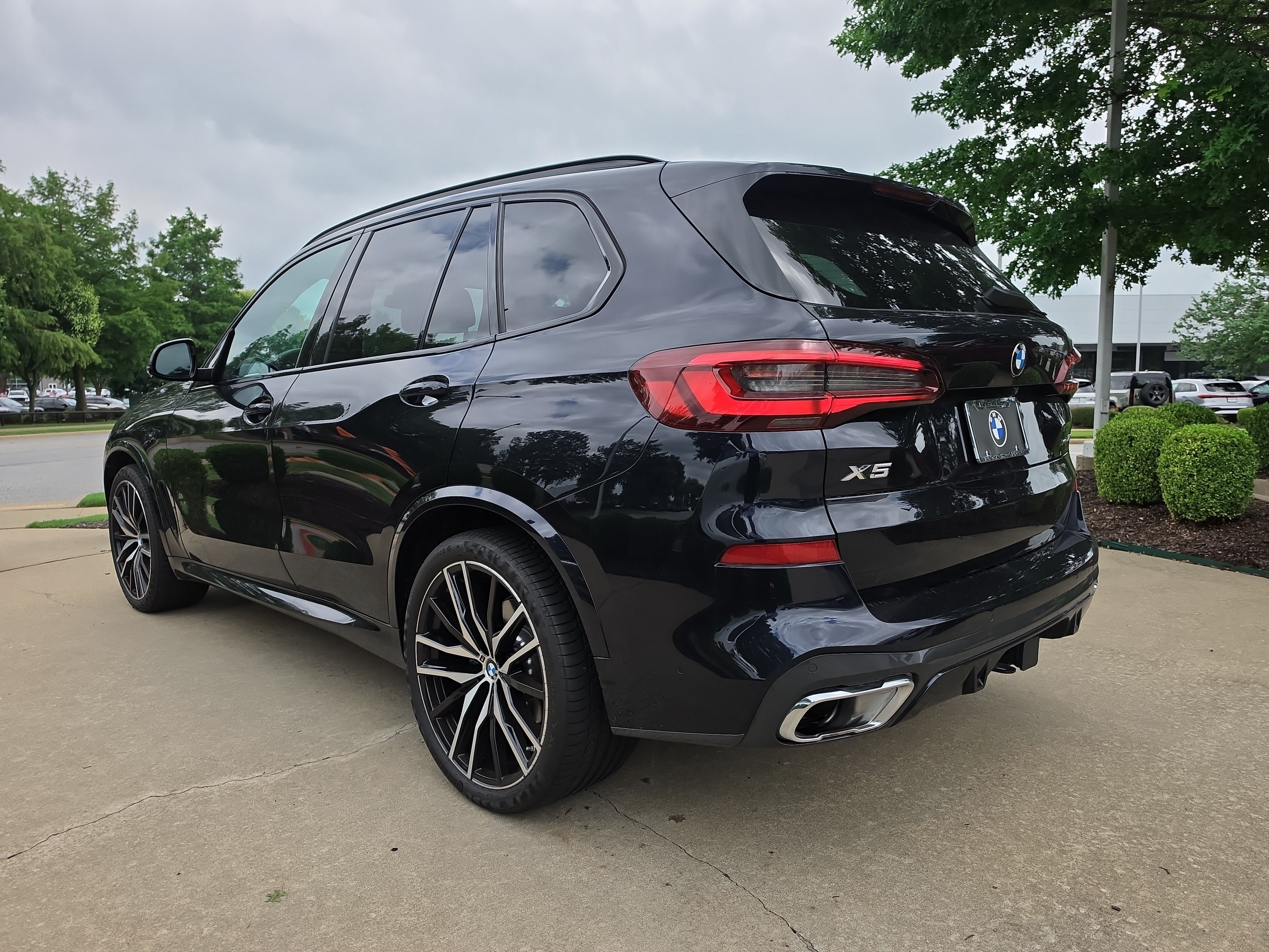Used 2023 Carbon Black Metallic BMW xDrive40i image 3