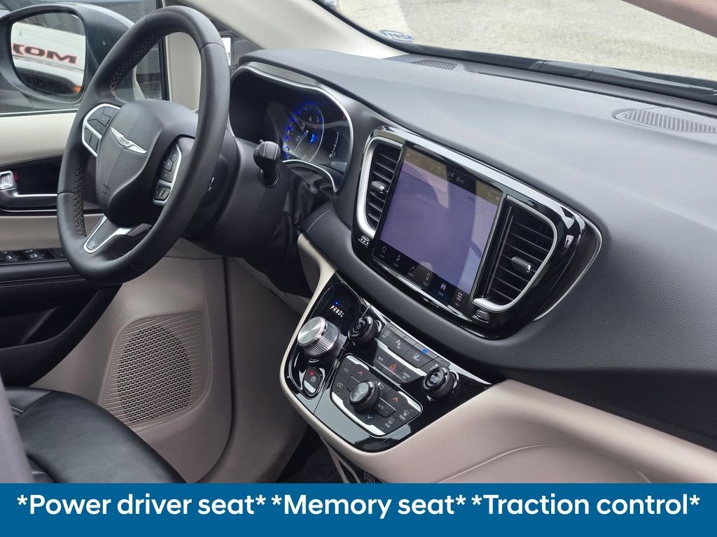 2023 Chrysler Pacifica Touring L - Photo 12