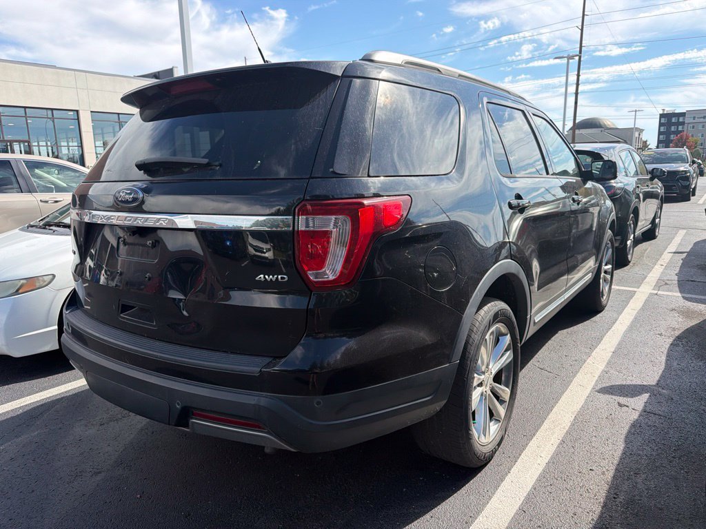 Used 2019 Black Metallic Ford XLT image 3