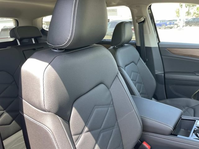 New 2026 Black Volkswagen 2.0T SE w/Technology image 28