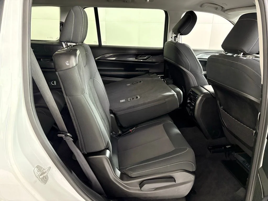 Used 2022 White Jeep Laredo image 41