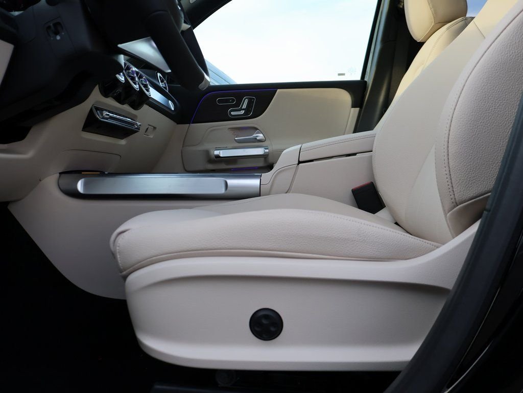 New 2026 Night Black Mercedes-Benz GLB 250 image 38
