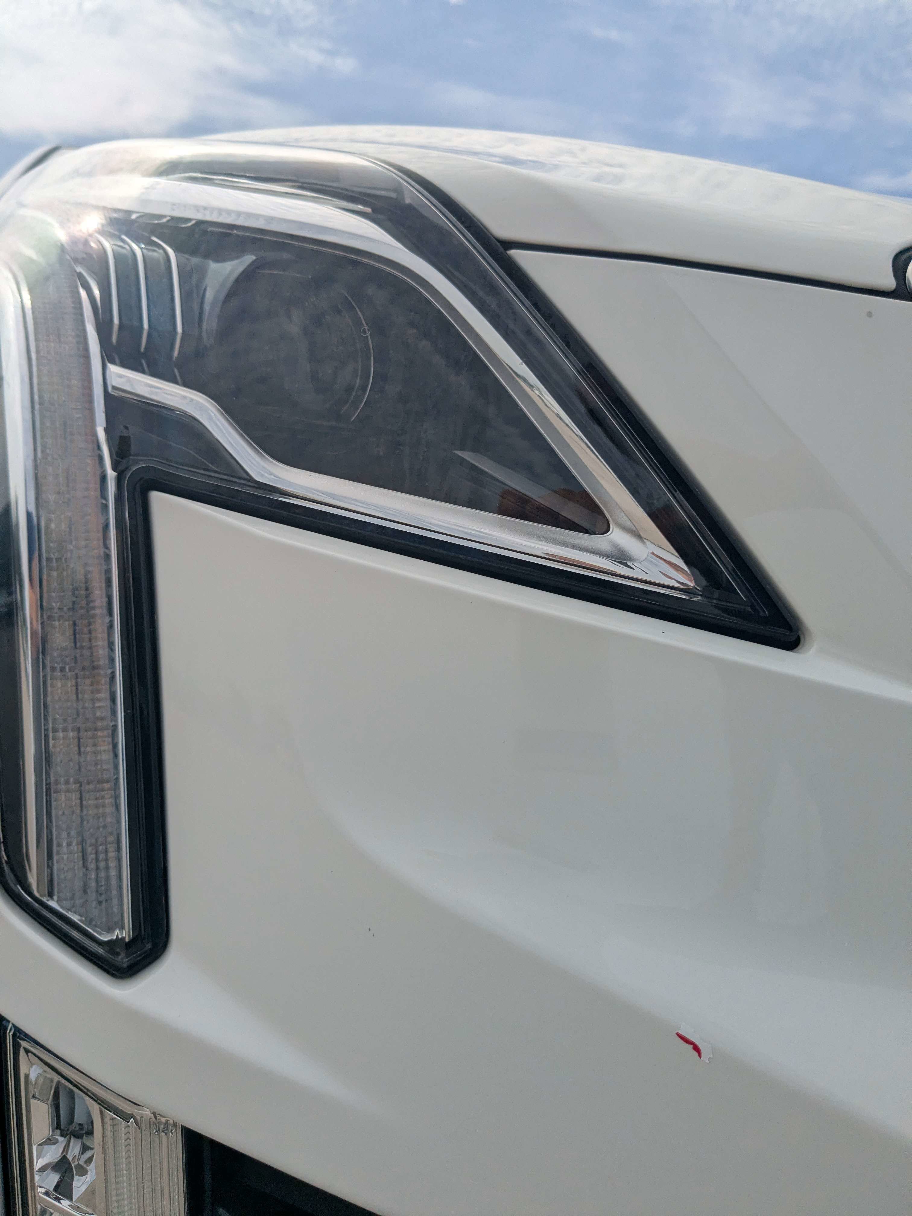 Used 2022 Mary Kay Pearl Tri-Coat Cadillac FWD Premium Luxury image 10