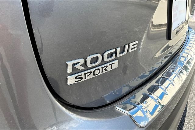 Used 2022 Gray Nissan SL image 25