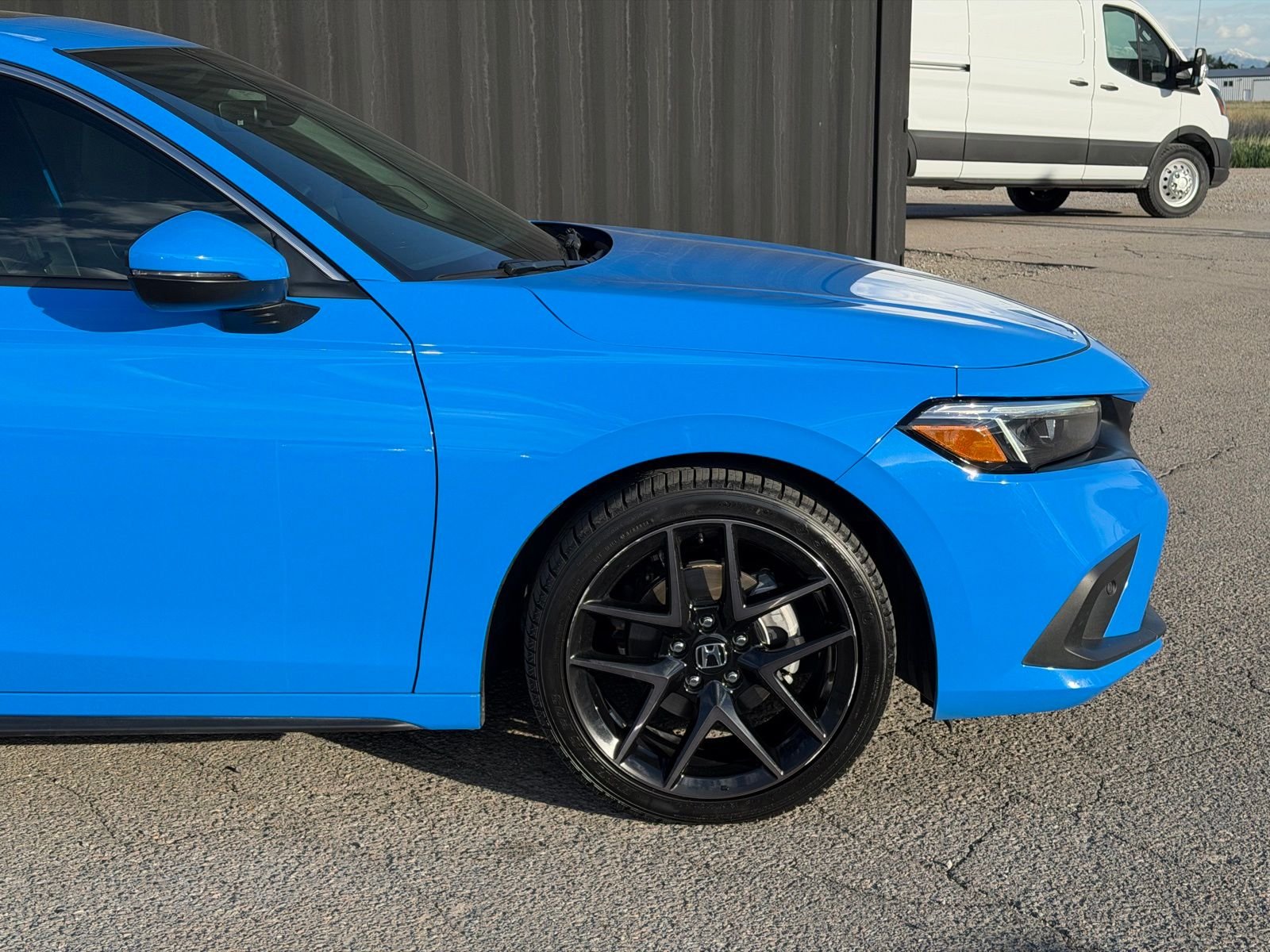 View vehicle photo 4