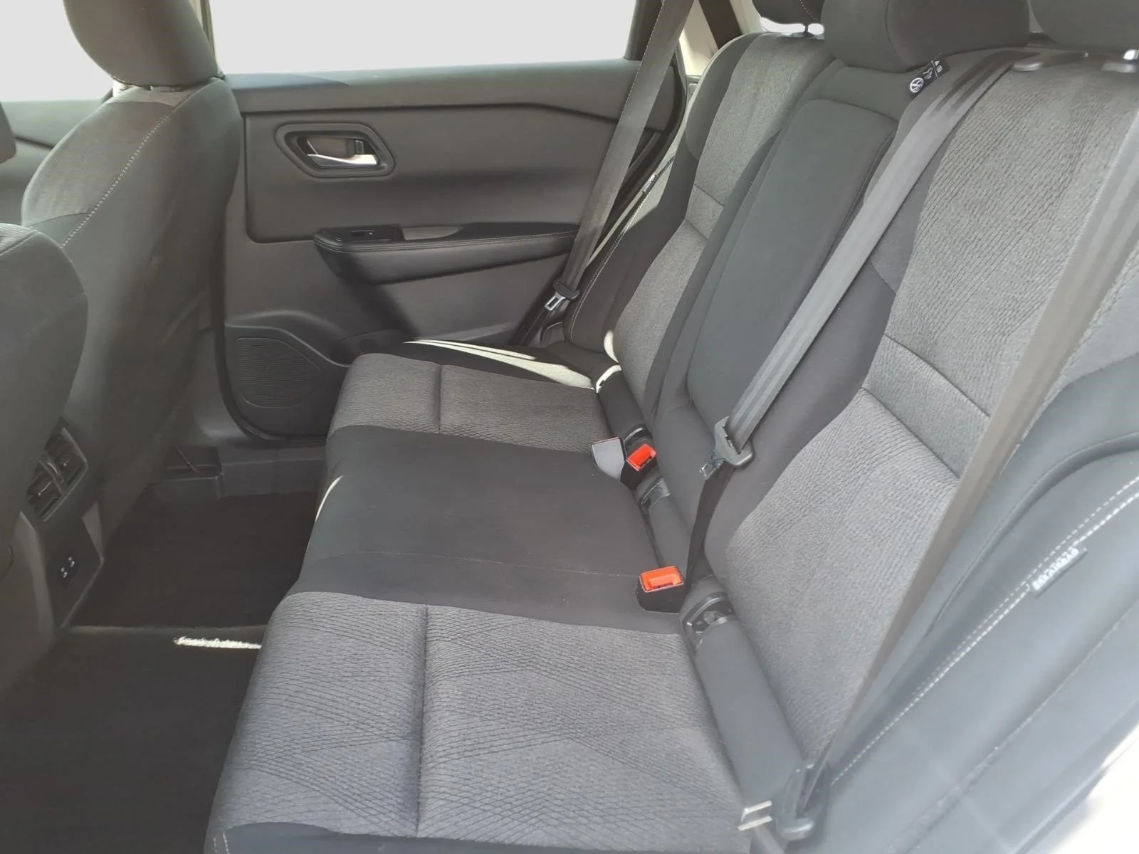 Used 2025 Everest White Pearl Qbe Nissan SV image 14