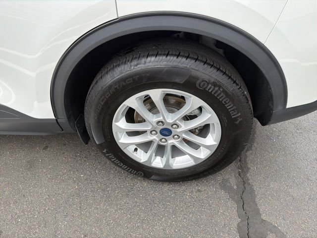 Used 2022 White Ford SE image 30
