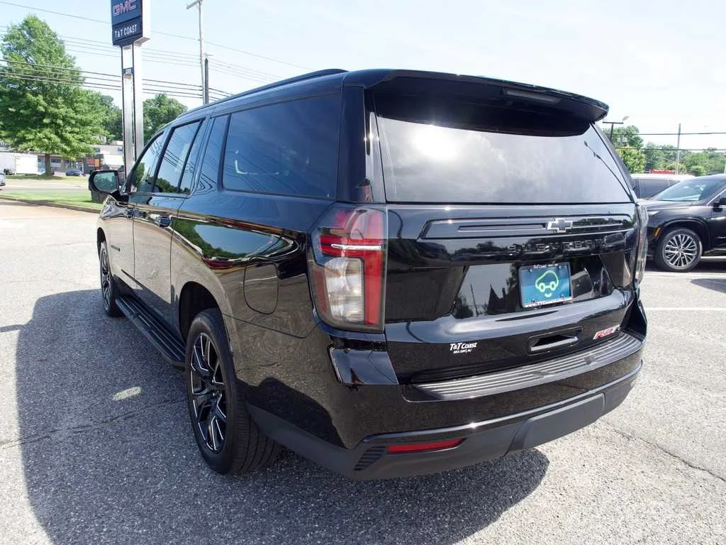 2023 Chevrolet Suburban RST - Photo 8