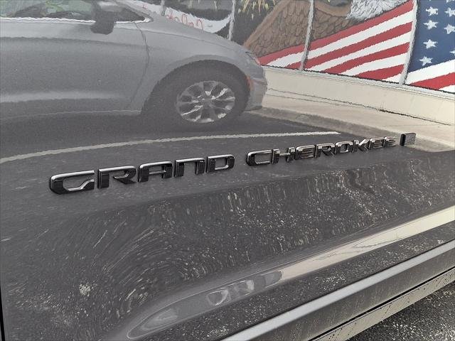 New 2026 Baltic Gray Metallic Clearcoat Jeep Laredo image 19