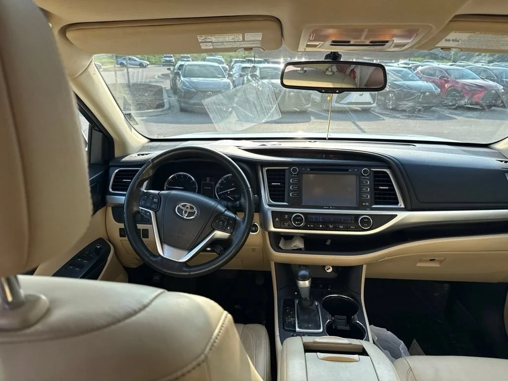 Used 2015 Blizzard Pearl Toyota XLE image 21