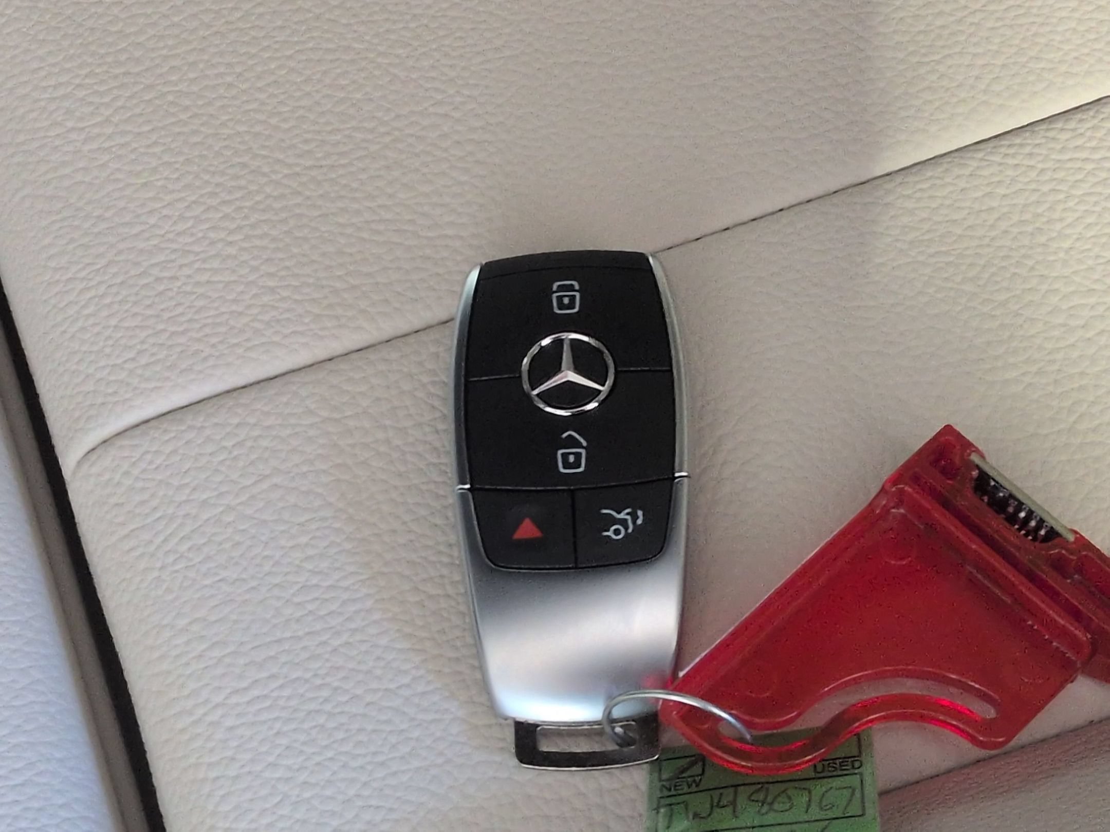 New 2026 Polar White Mercedes-Benz GLB 250 image 69