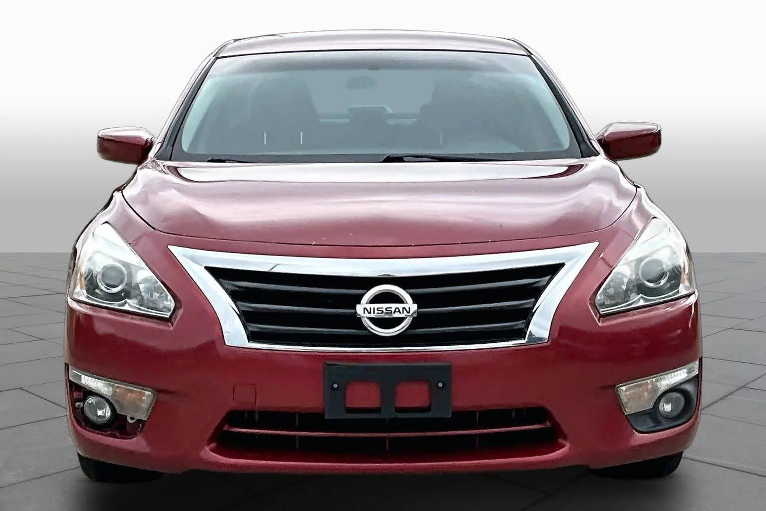Used 2015 Cayenne Red Nissan 2.5 SV image 4