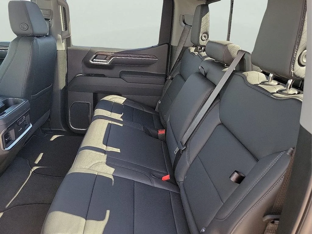 2026 GMC Sierra 1500 SLT - Photo 13