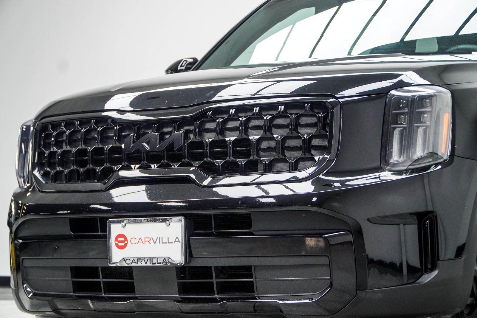 Used 2025 Black Kia EX X-Line image 2