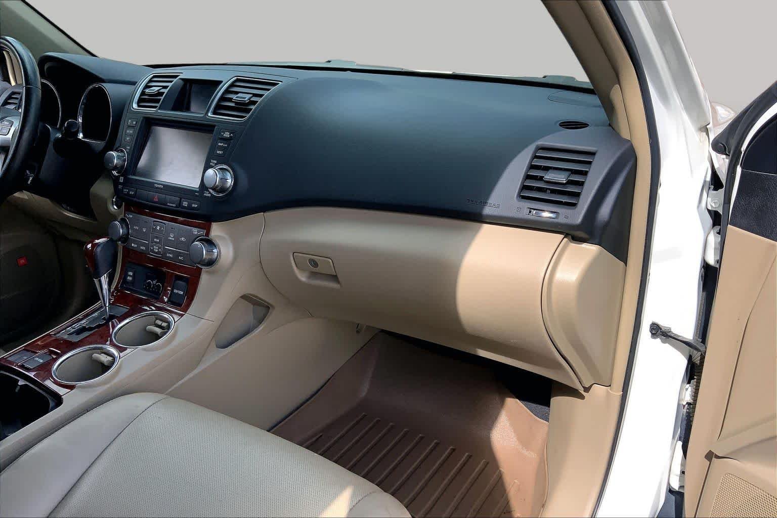 Used 2012 Blizzard Pearl Toyota Limited image 19