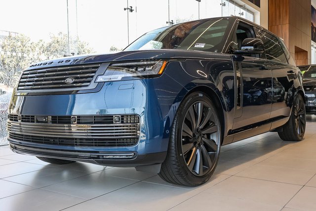 2026 Land Rover Range Rover SV