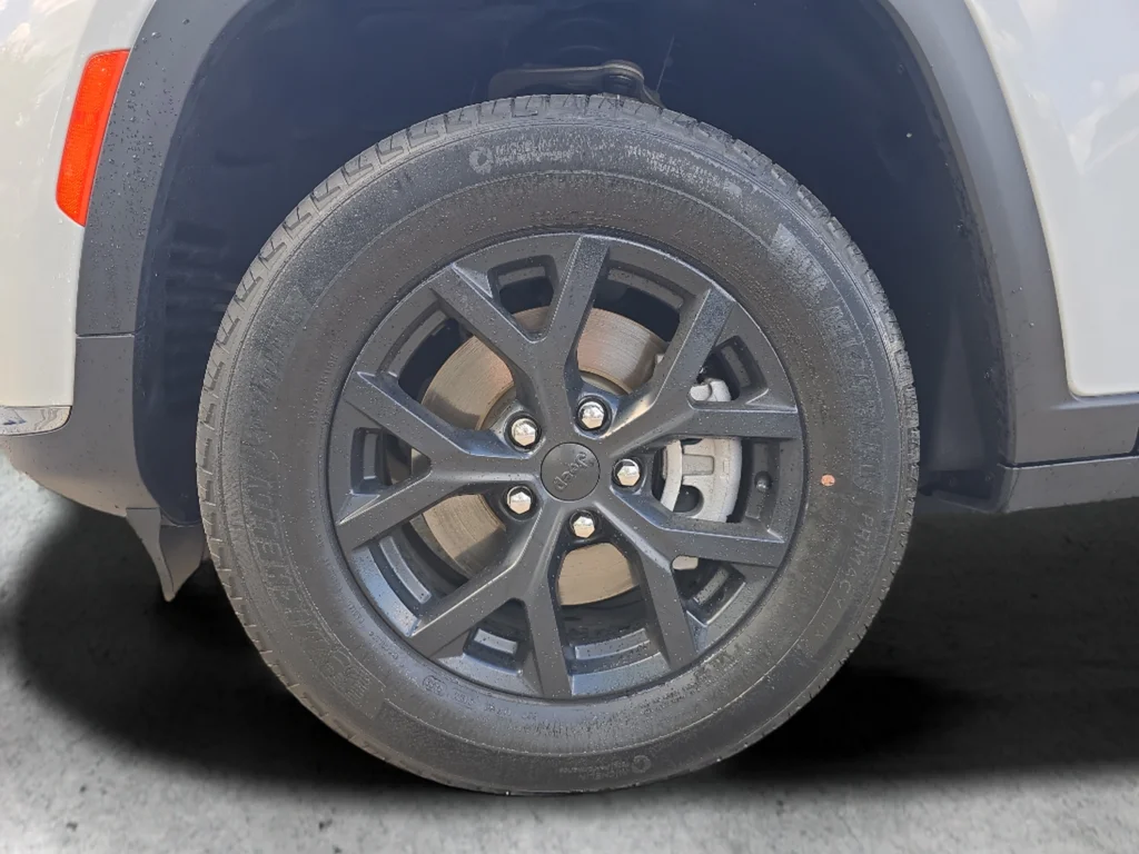 Used 2022 White Jeep Limited image 35