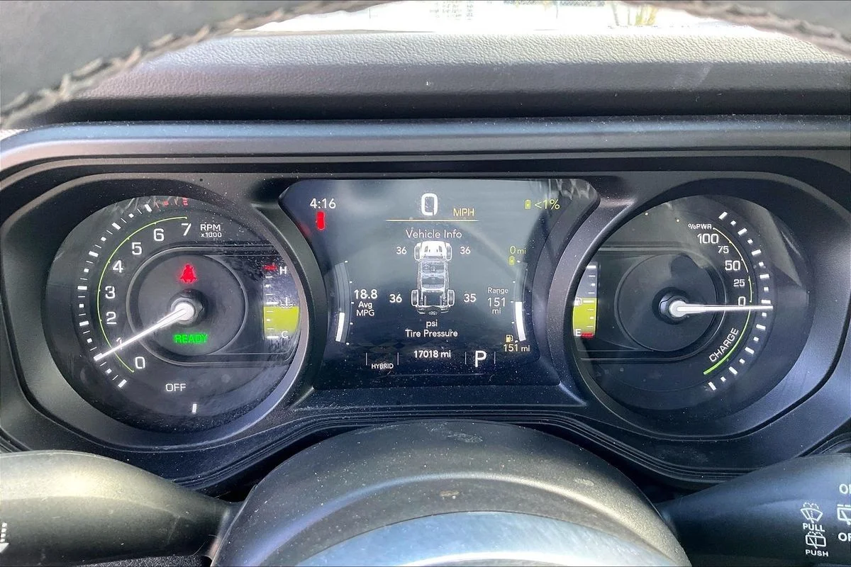 Used 2025  Jeep Sahara 4xe image 13