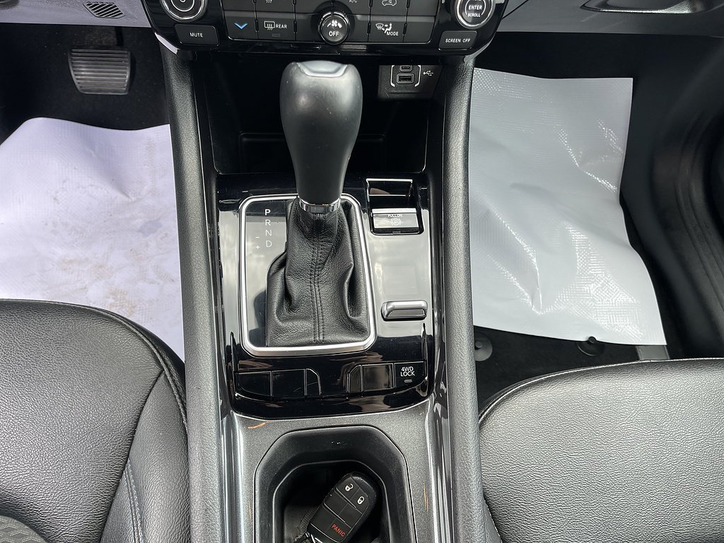 Used 2024 Bright White Clearcoat Jeep Latitude image 26