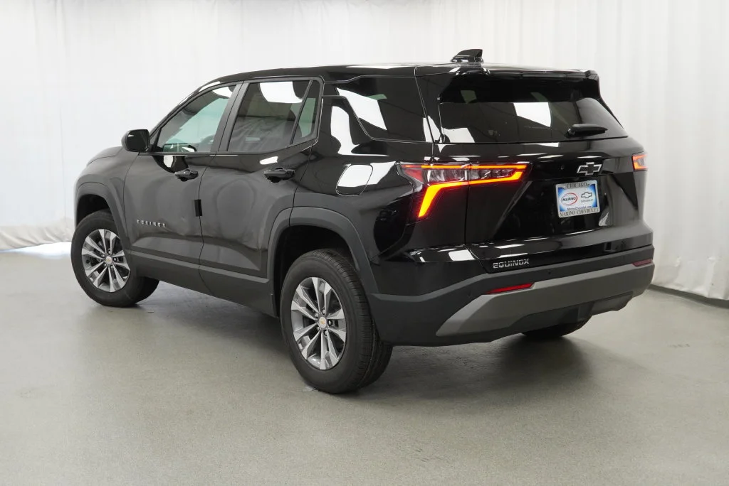 New 2027 Mosaic Black Metallic Chevrolet LT image 5
