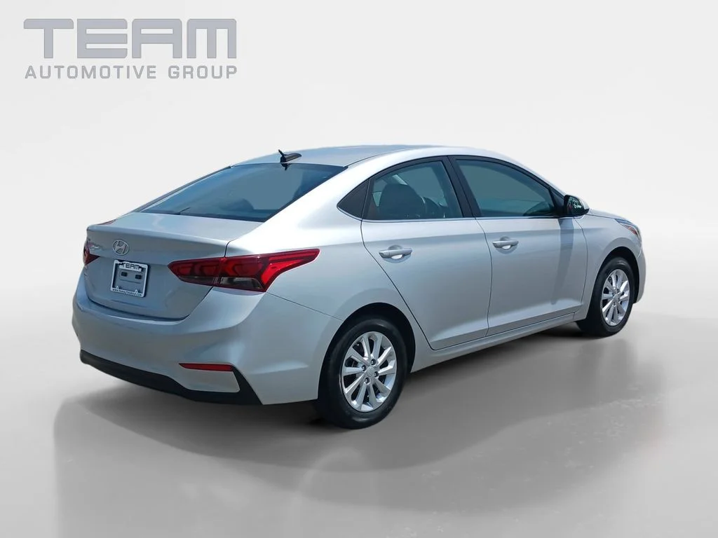 Used 2022 Silver Hyundai SEL image 7