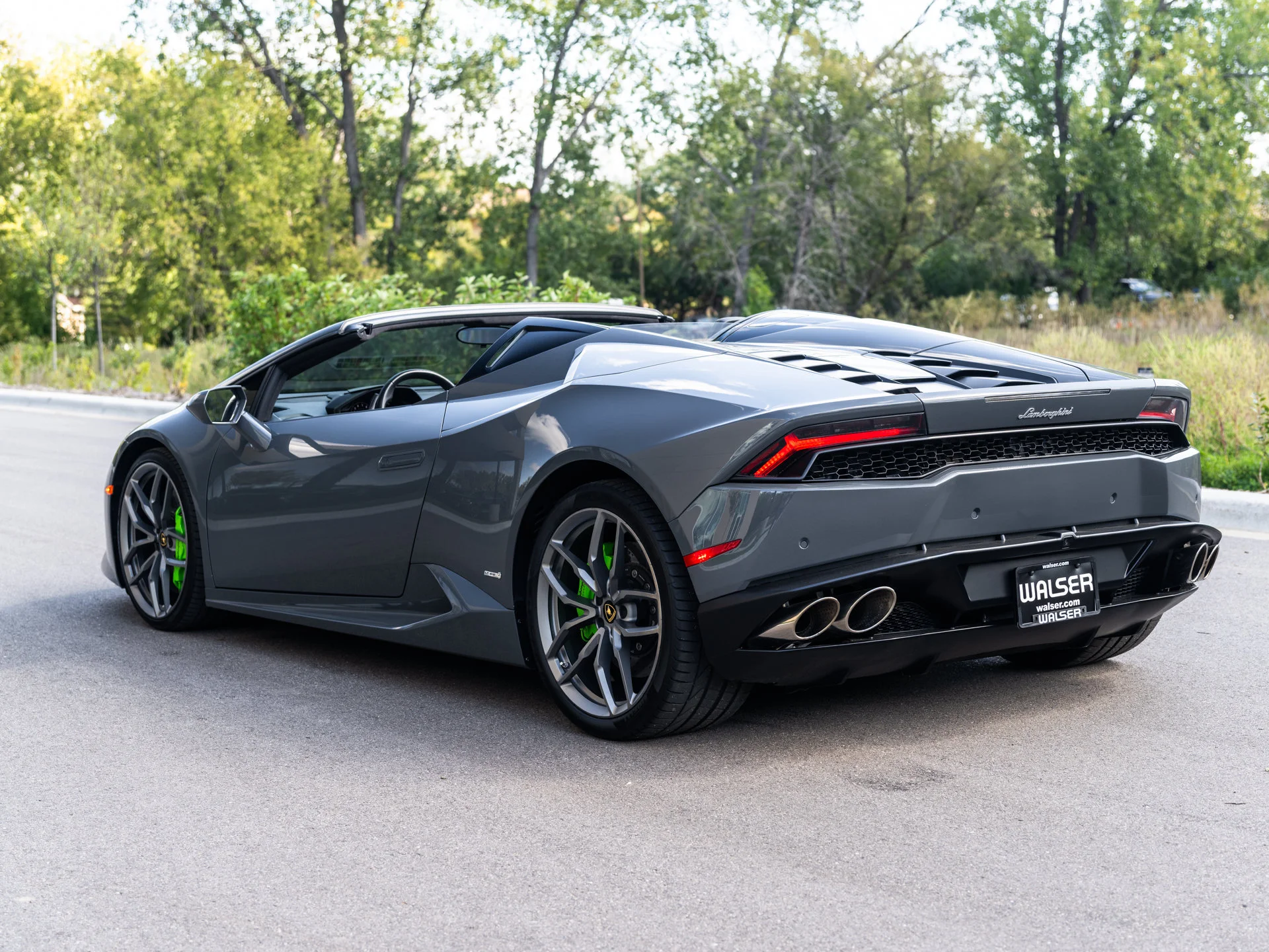 Used 2016  Lamborghini LP610-4S image 3