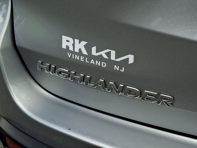 Used 2017 Silver Toyota XLE image 31