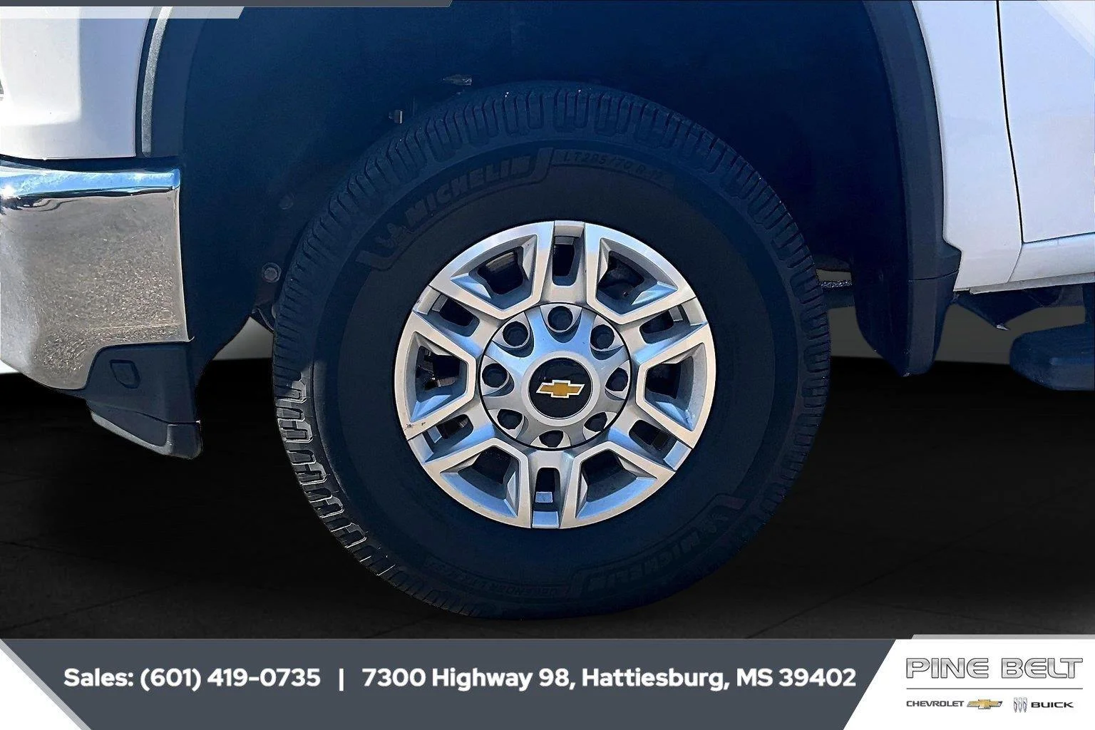 Used 2021 SUMMIT WHITE Chevrolet LT image 8