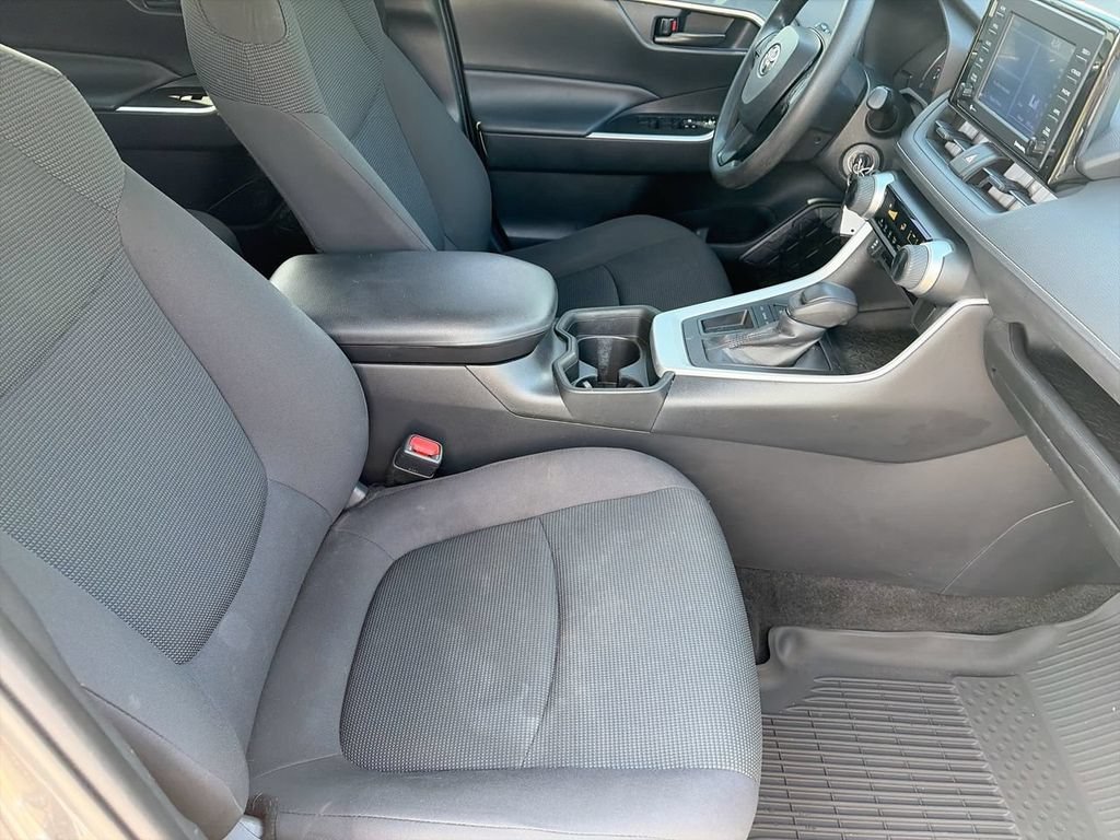 Used 2021  Toyota LE image 8