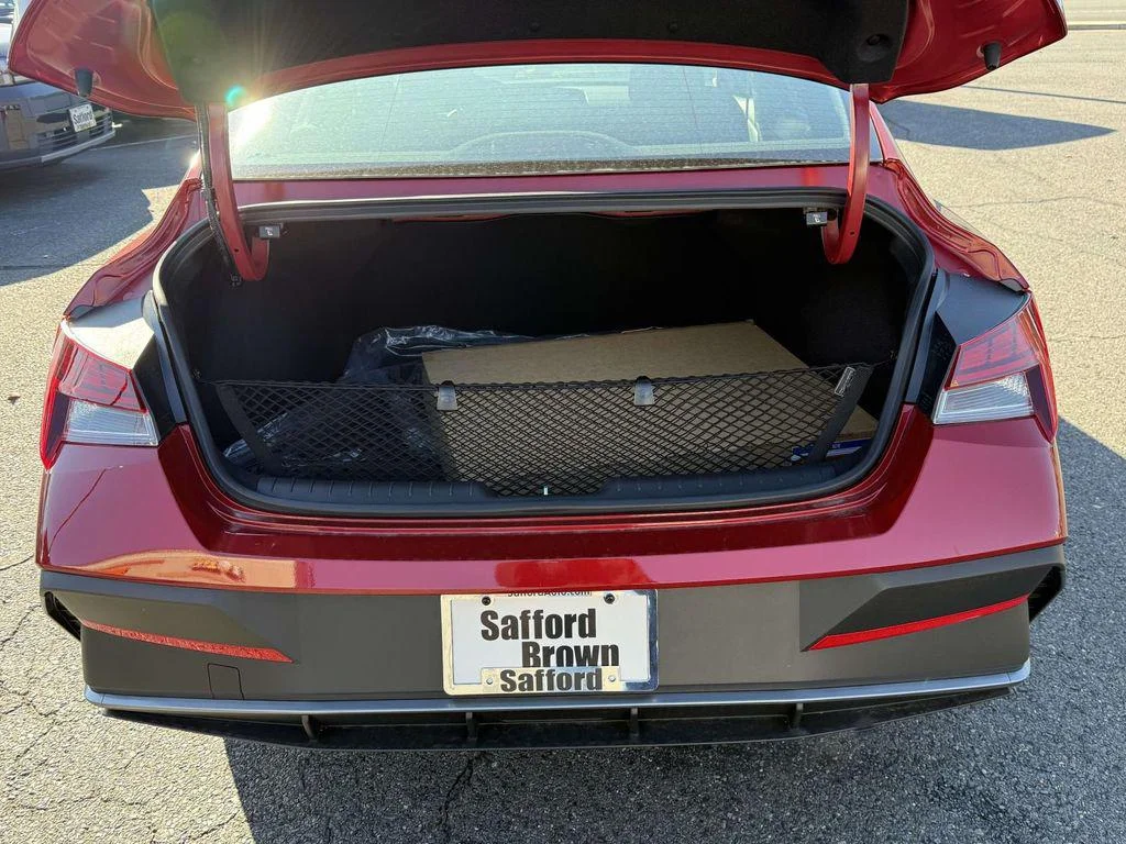 2025 Hyundai Elantra Blue - Photo 32