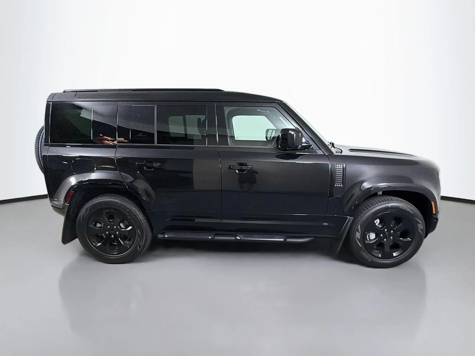 New 2026 Santorini Black Land Rover X-Dynamic SE image 6
