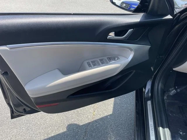 2023 GENESIS G70 Standard - Photo 19