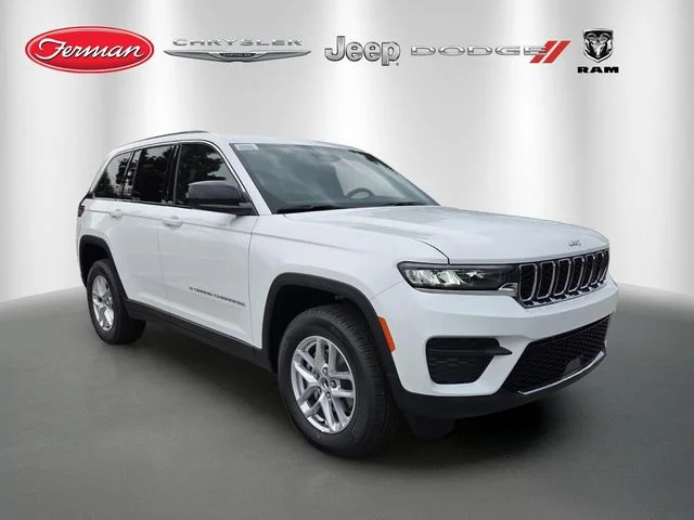 New 2026 Bright White Clear-Coat Exterior Paint Jeep Laredo X image 1
