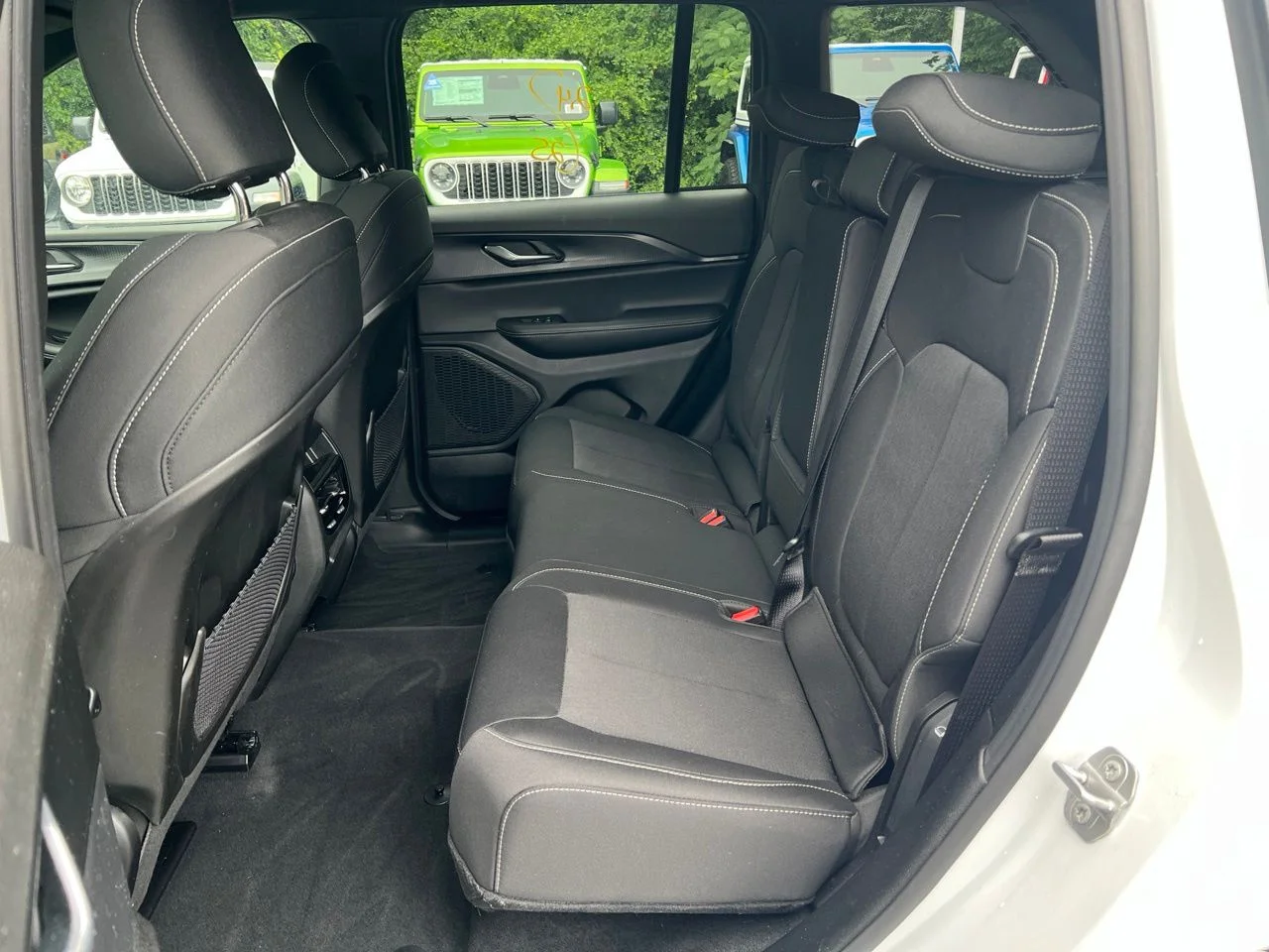 Used 2025 White Jeep Laredo X image 16