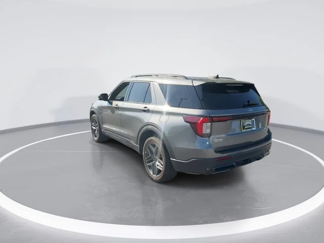 Used 2025 Gray Ford ST-Line image 6
