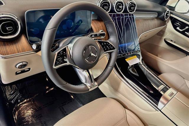 New 2026 Polar White Mercedes-Benz GLC 300 image 39