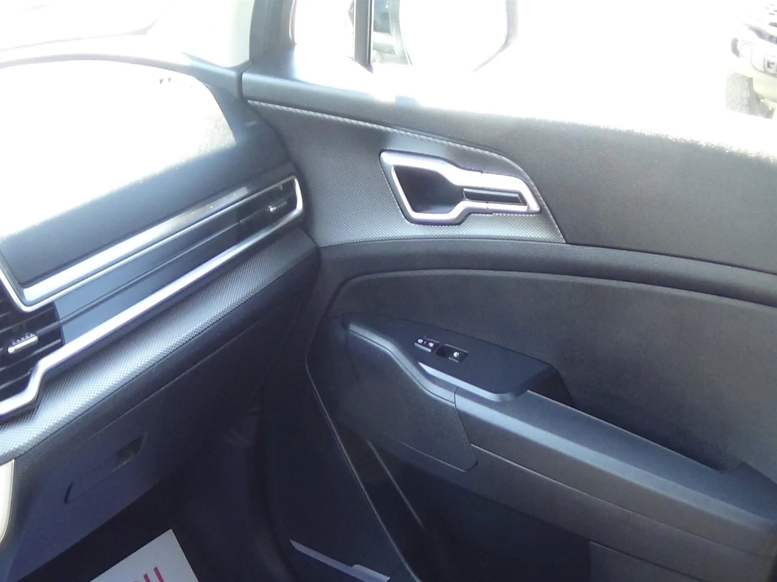 Used 2025 Ebony Black (eb) Kia LX image 30