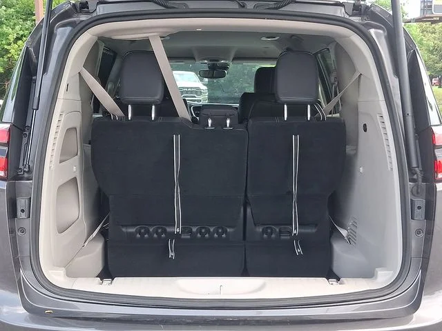 Used 2022 Gray Chrysler Touring L image 30
