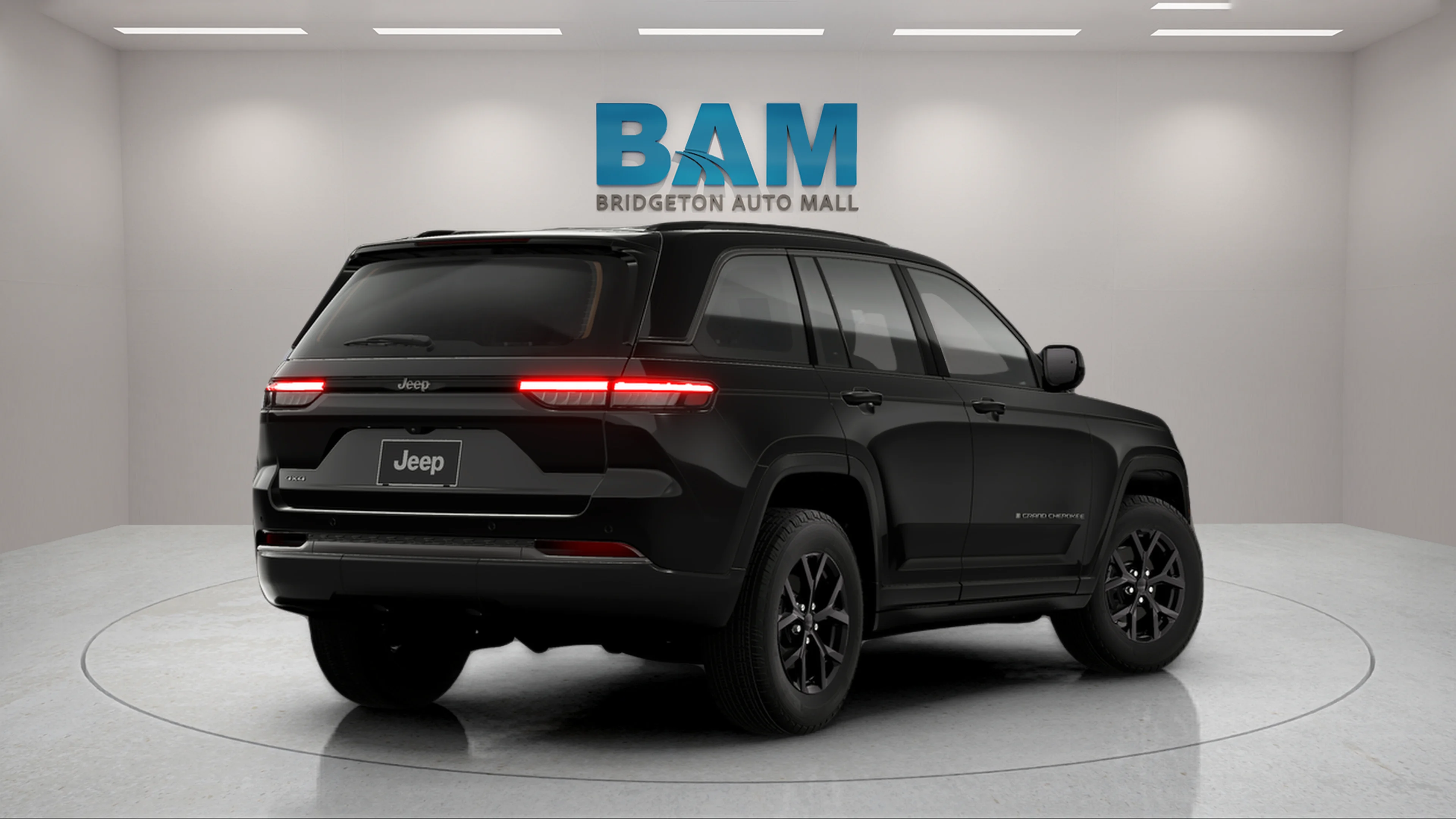 New 2026 Diamond Black Crystal Pearl-Coat Exterior Paint Jeep Laredo Altitude image 6