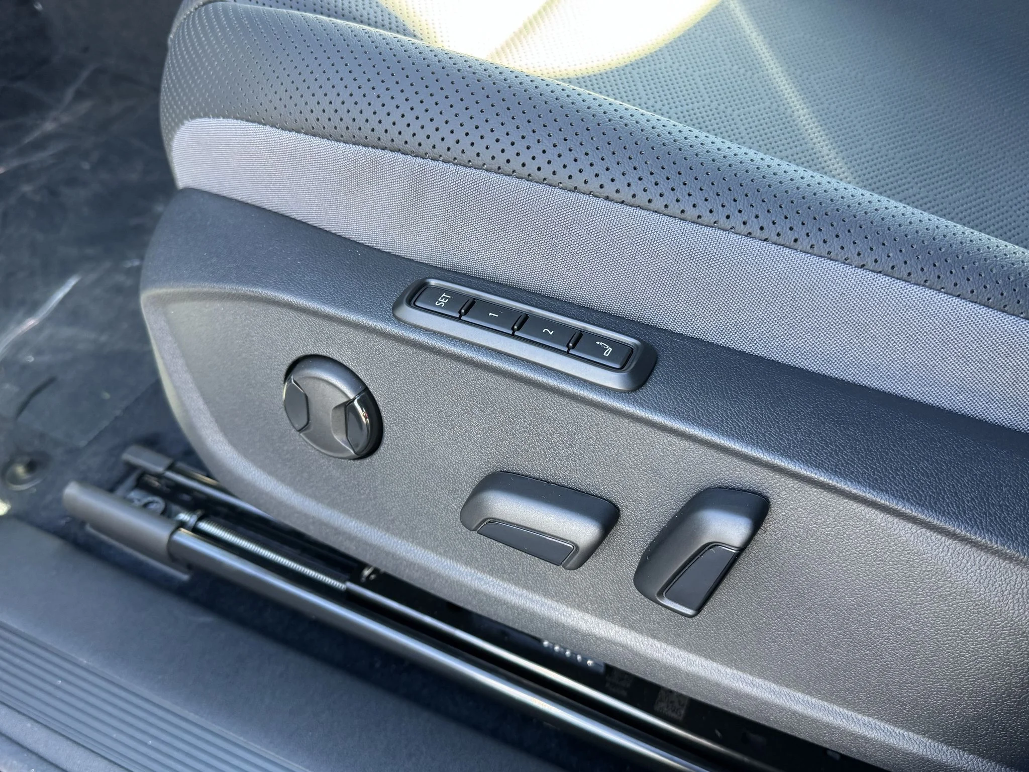 New 2026 Opal White Pearl Volkswagen Pro S image 17