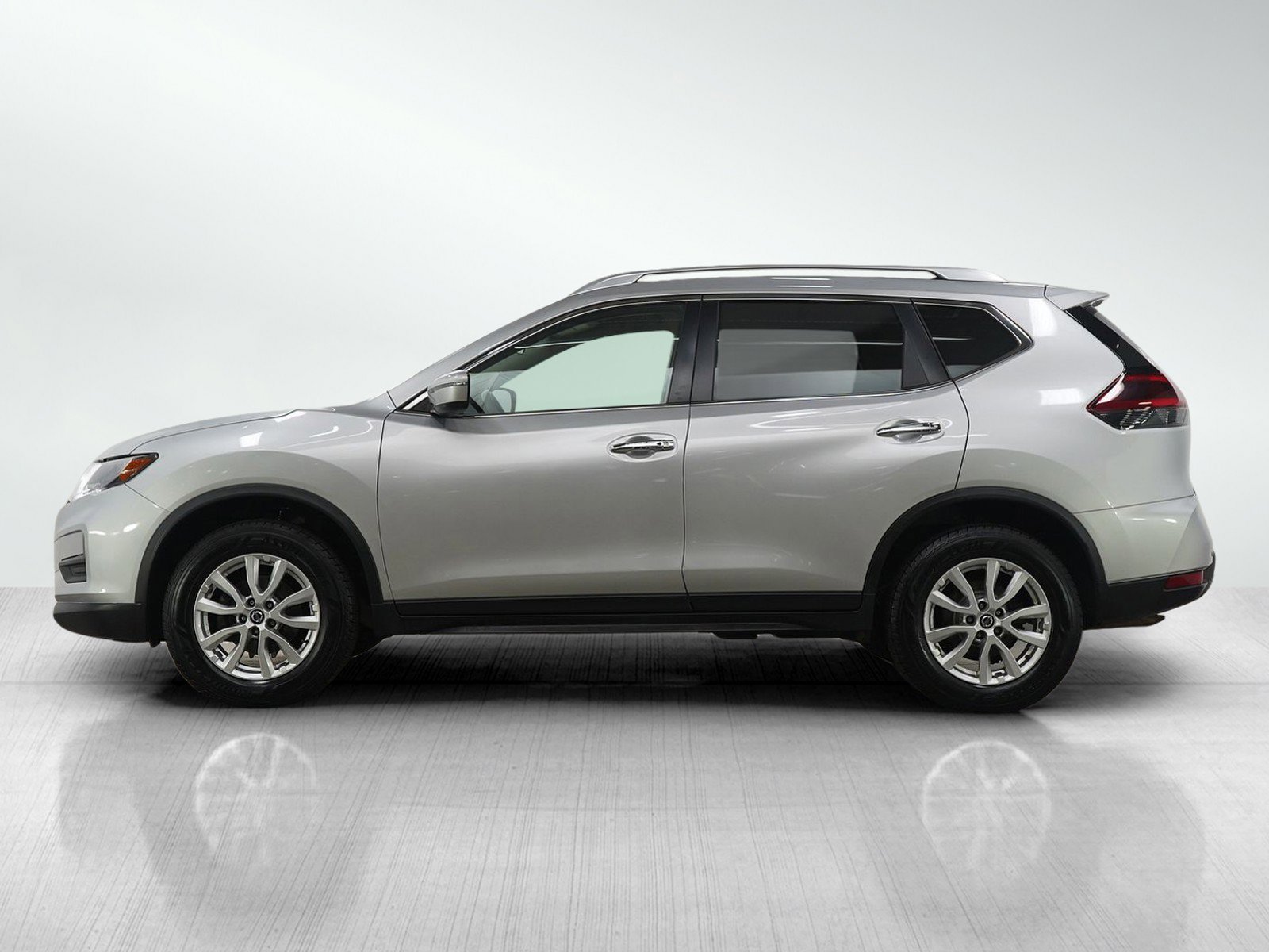 Used 2020 Nissan Rogue SV with VIN JN8AT2MV1LW142750 for sale in Wayzata, Minnesota